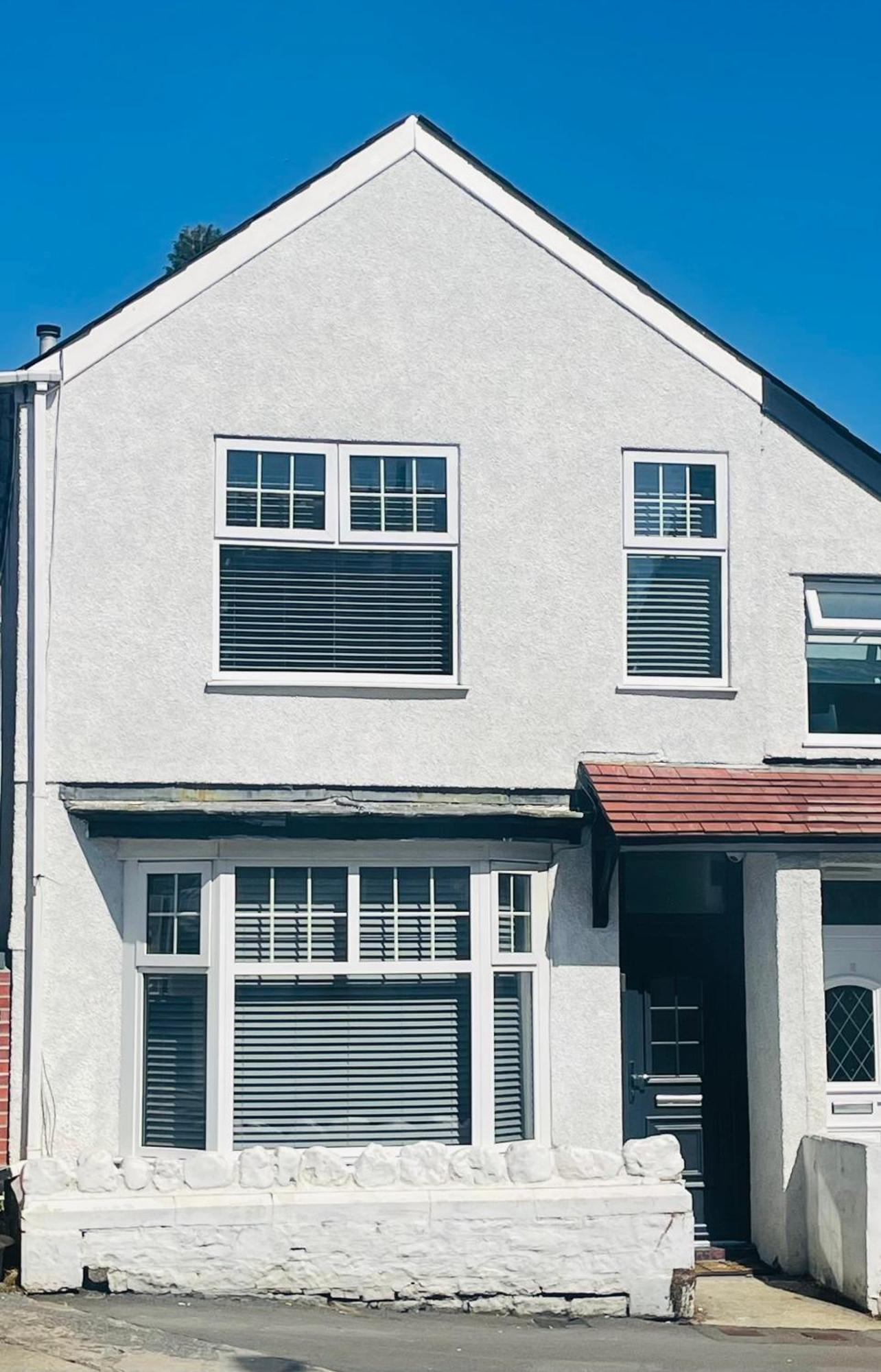 Modernised In The Heart Of Sketty Holiday home *